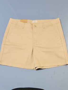 NWT LL Bean Women's Favorite Fit Khaki Shorts. Size 16.